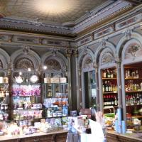 Dijon (Côte d'Or) La rue Bossuet, boutique