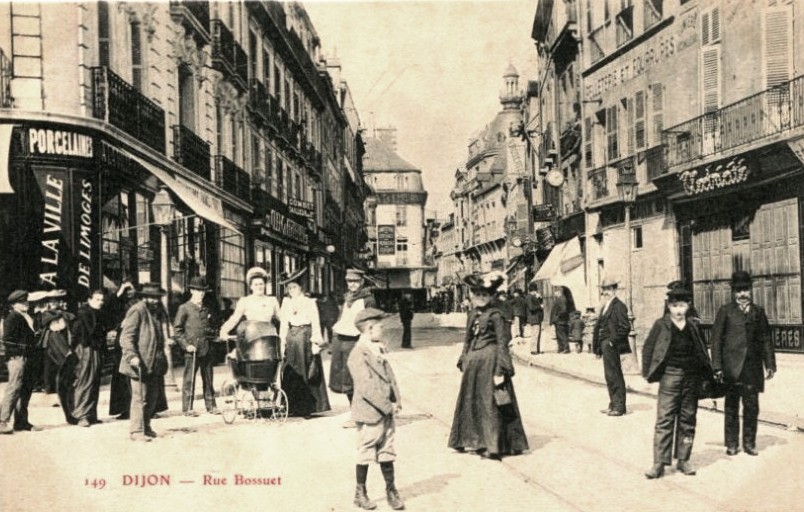 Dijon (Côte d'Or) La rue Bossuet CPA