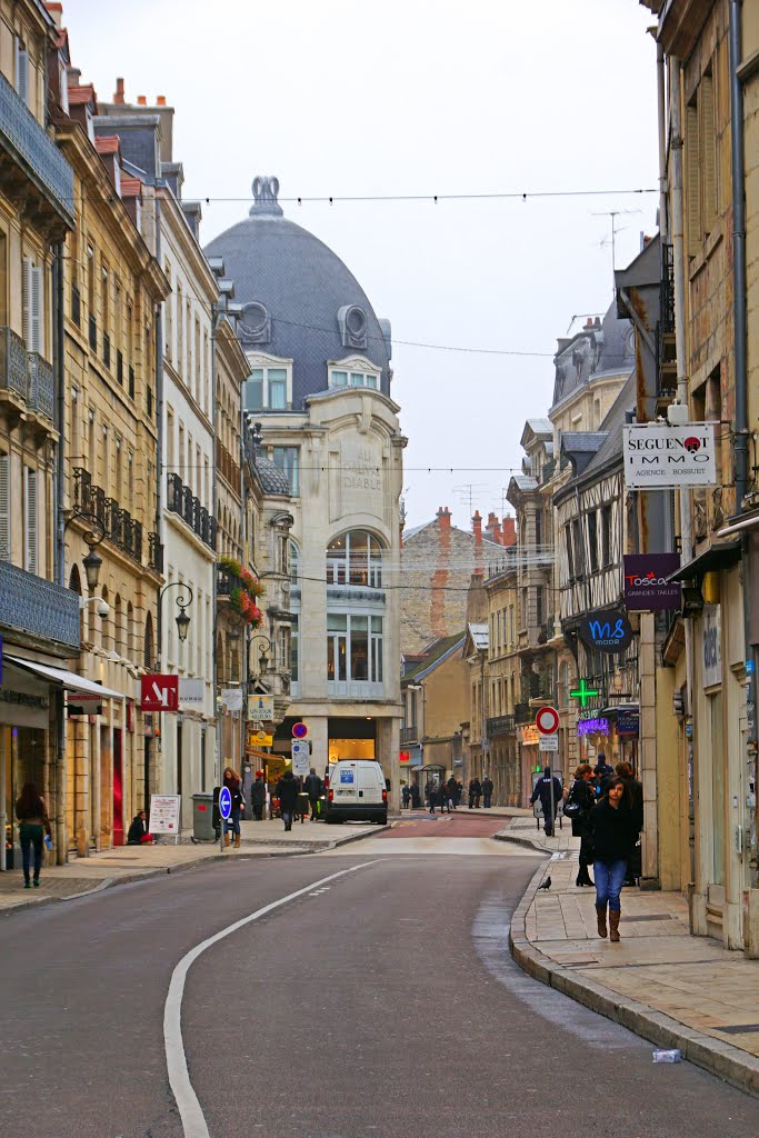 Dijon (Côte d'Or) La rue Bossuet
