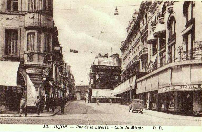 Dijon (Côte d'Or) La rue de la Liberté CPA