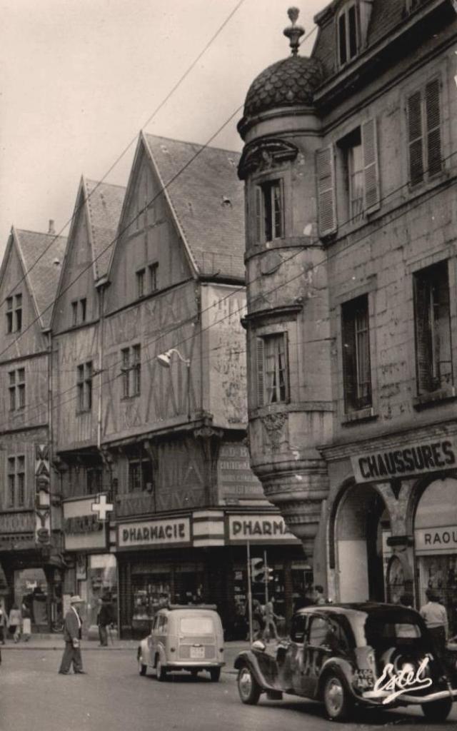 Dijon (Côte d'Or) La rue de la Liberté CPA