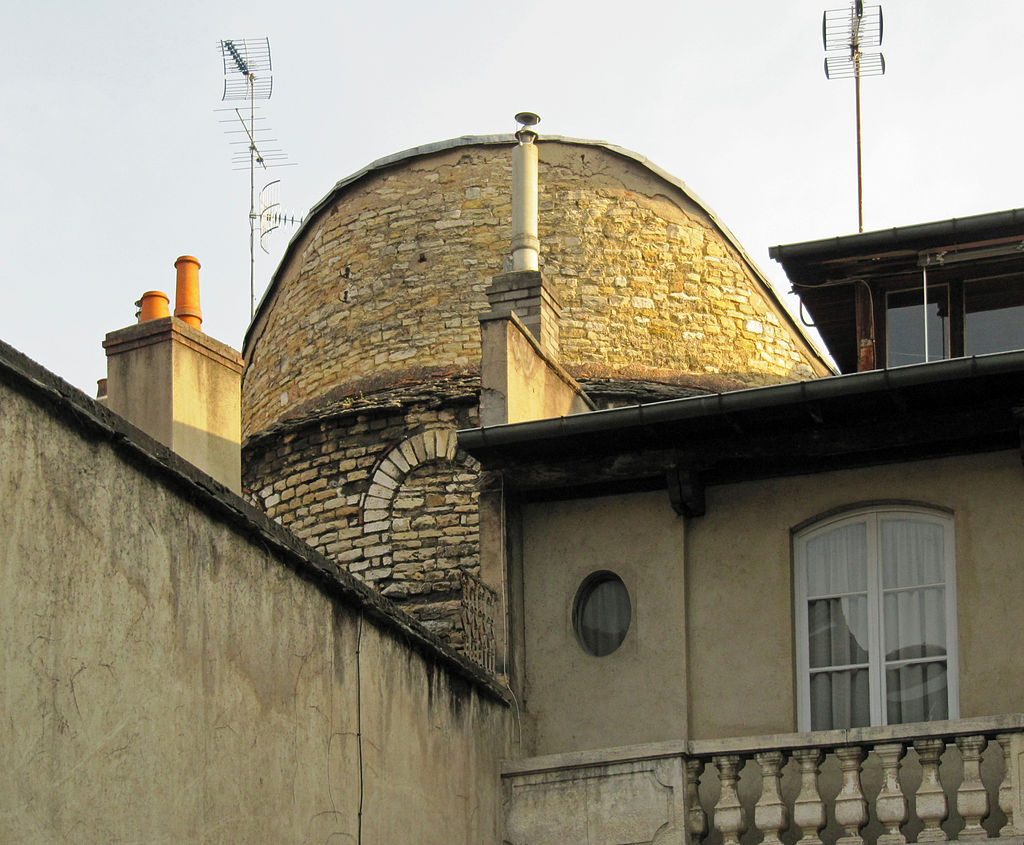 Dijon (Côte d'Or) La Tour du Petit Saint Bénigne