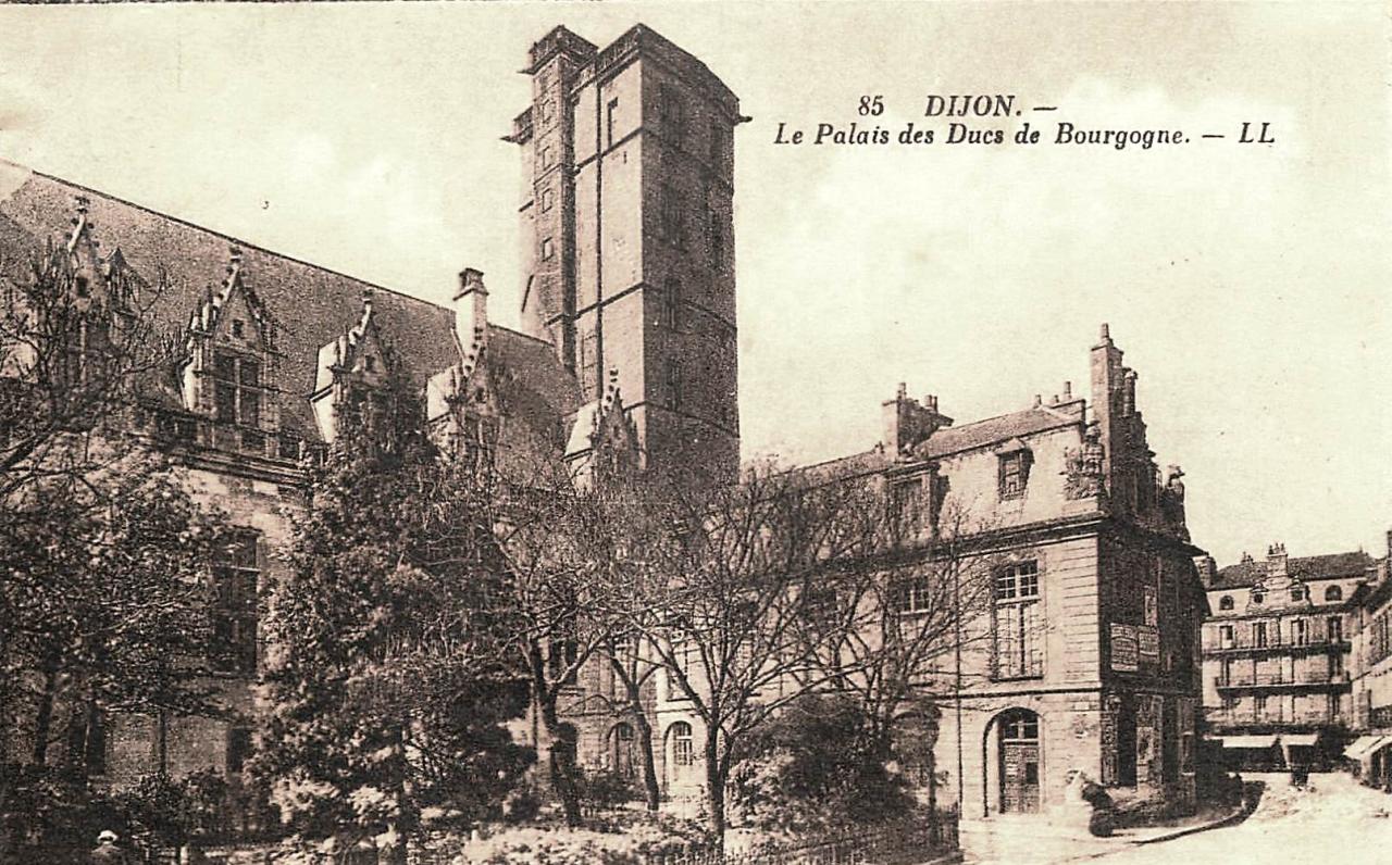 Dijon (Côte d'Or) Le Palais des ducs de Bourgogne, Hôtel de Ville CPA