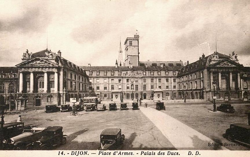 Dijon (Côte d'Or) Le Palais des ducs de Bourgogne CPA