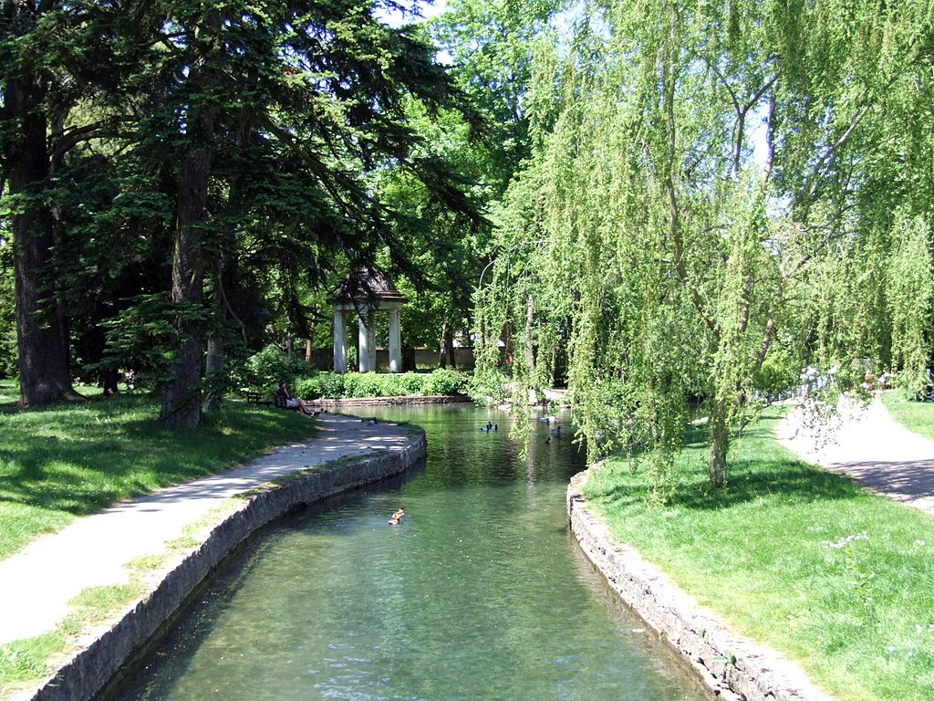 Dijon (Côte d'Or) Le ruisseau du Raines dans le jardin de l'Arquebuse