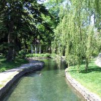 Dijon (Côte d'Or) Le ruisseau du Raines dans le jardin de l'Arquebuse