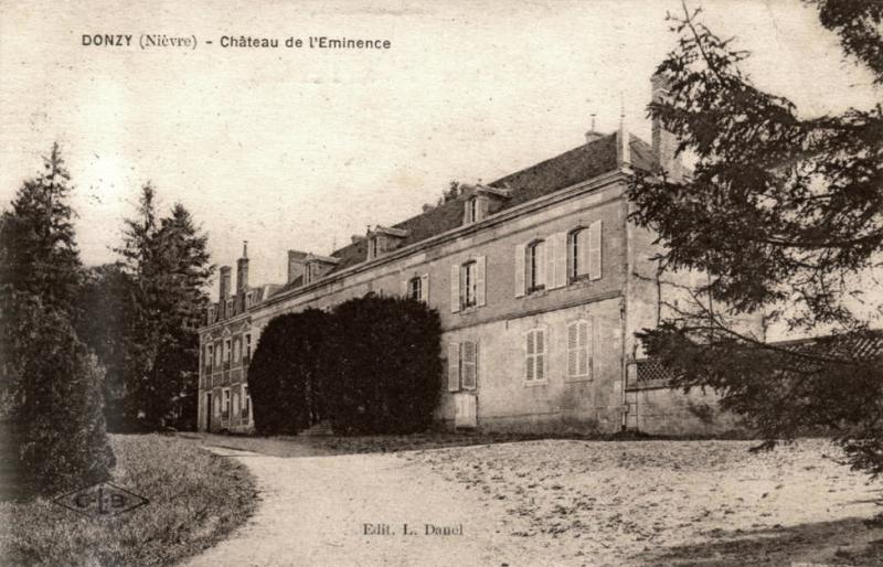 Donzy (Nièvre) L'Eminence, le château CPA