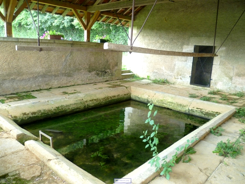 Donzy (Nièvre) La Bretonnerie, le lavoir