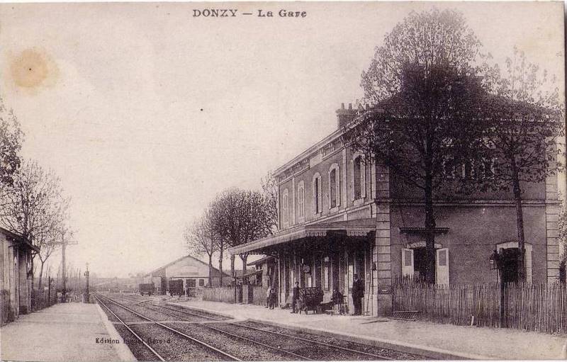 Donzy (Nièvre) La gare CPA