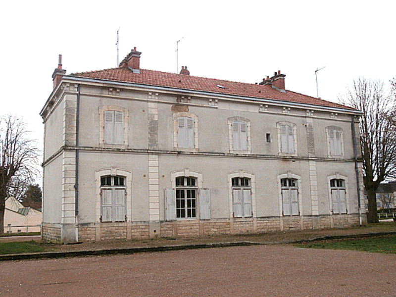 Donzy (Nièvre) L'ancienne gare
