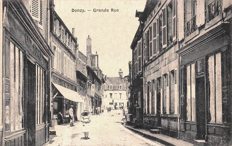 Donzy (Nièvre) La Grande Rue CPA