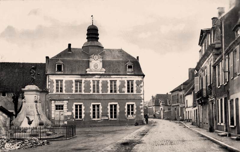 Donzy (Nièvre) La Mairie CPA