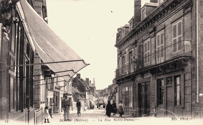 Donzy (Nièvre) La rue Notre-Dame CPA