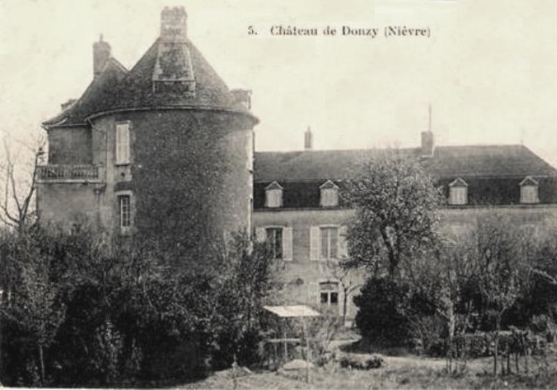 Donzy (Nièvre) Le château CPA