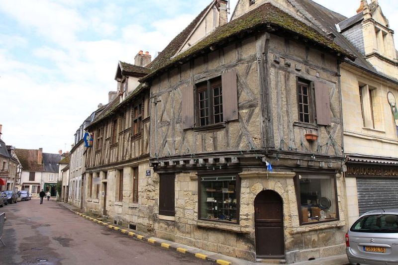 Donzy (Nièvre) Une maison à pans de bois