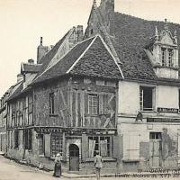 Une maison à pans de bois CPA
