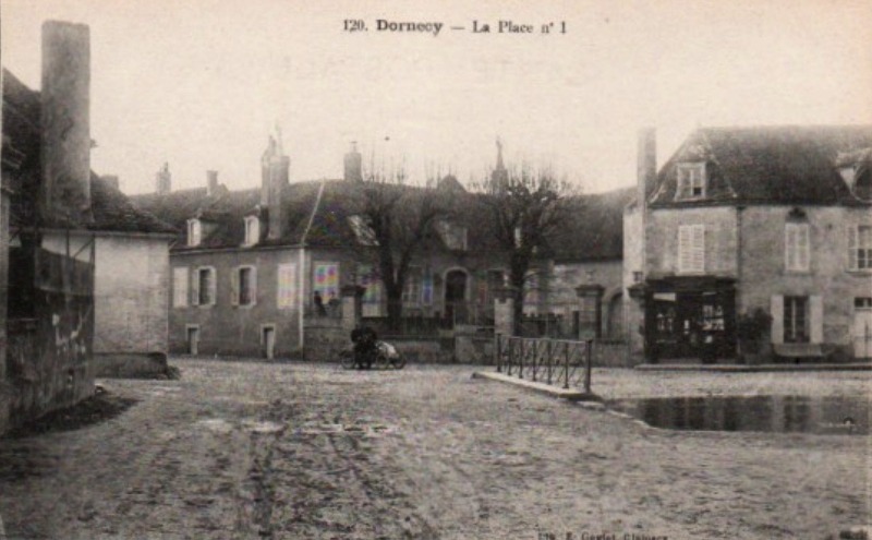 Dornecy (Nièvre) La place CPA