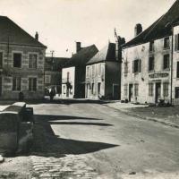 Dornecy (Nièvre) La place de la Poste CPA
