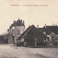Dornecy (Nièvre) La place du collège CPA