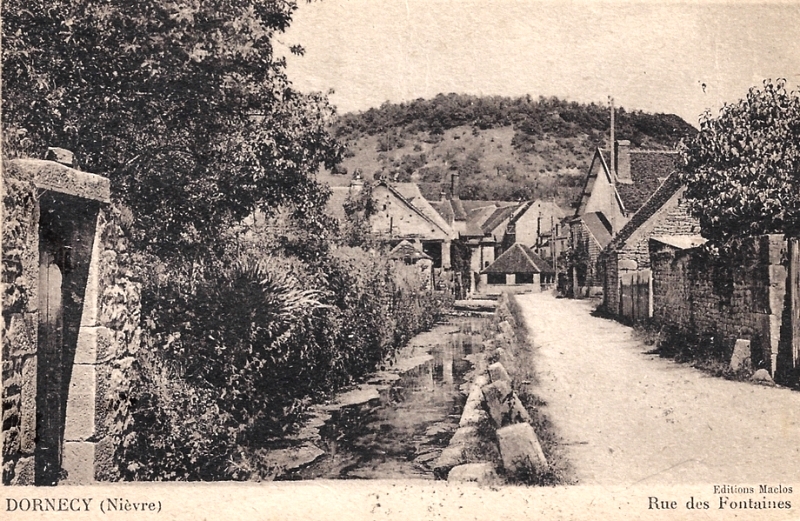 Dornecy (Nièvre) La rue des Fontaines CPA