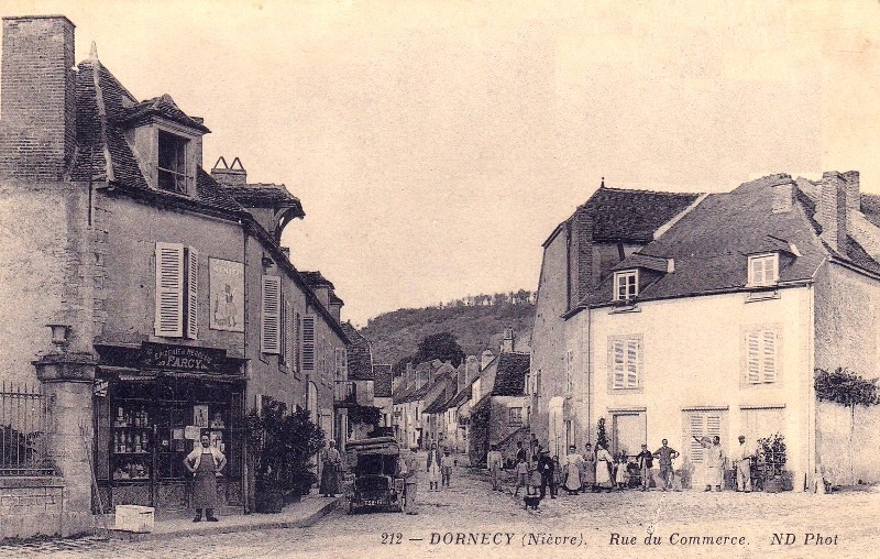 Dornecy (Nièvre) La rue du Commerce CPA