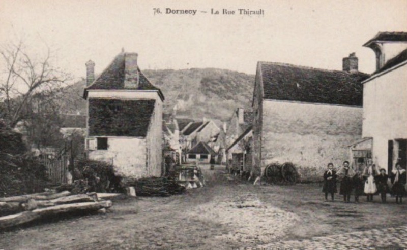 Dornecy (Nièvre) La rue Thirault CPA