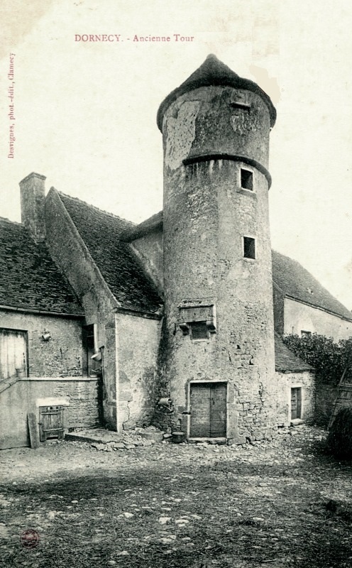 Dornecy (Nièvre) La tour de la Porte de Bourgogne CPA