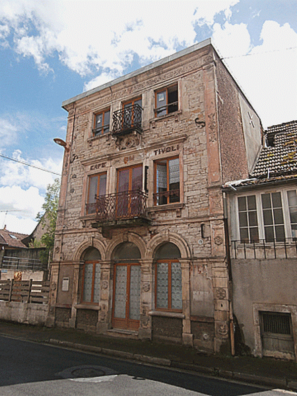 Dornecy (Nièvre) Le café duTivoli