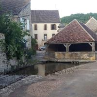 Dornecy (Nièvre) Le lavoir de la Porte de Bourgogne