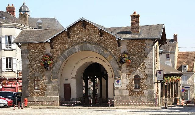 Dourdan essonne les halles