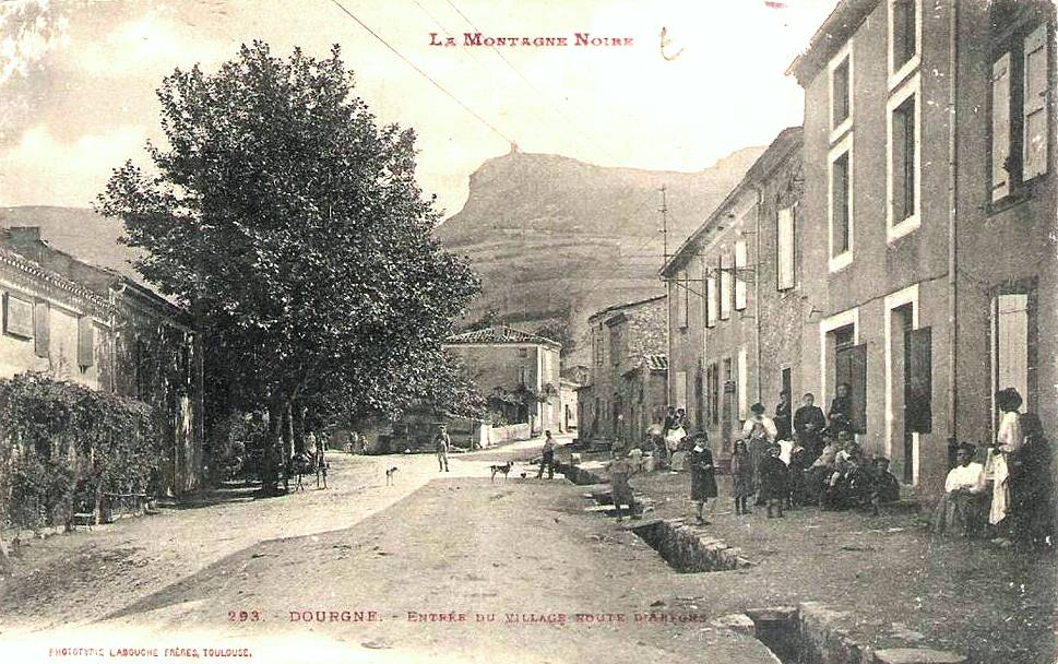 Dourgne (Tarn) CPA entrée du village et route d'Arfons