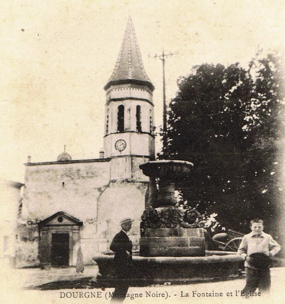 Dourgne (Tarn) CPA place de l'église et fontaine
