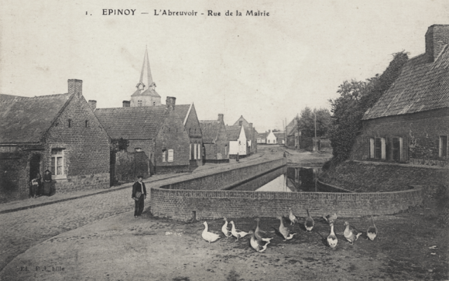 Epinoy pas de calais la rue de la mairie l abreuvoir