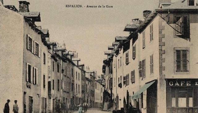 L' avenue de la gare (cpa)