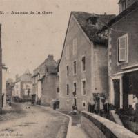L' avenue de la gare en 1908 (cpa)