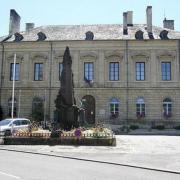 Espalion aveyron la mairie