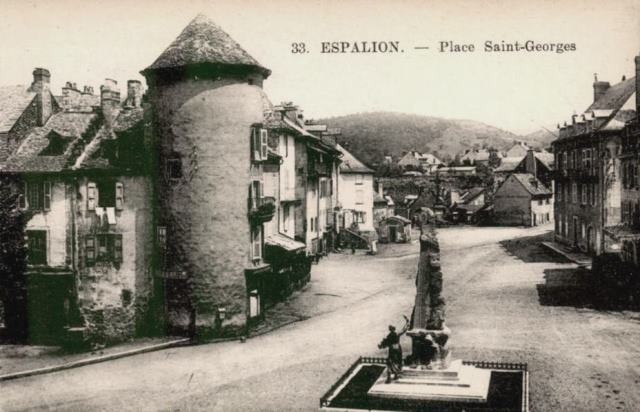 Espalion aveyron le monument aux morts cpa