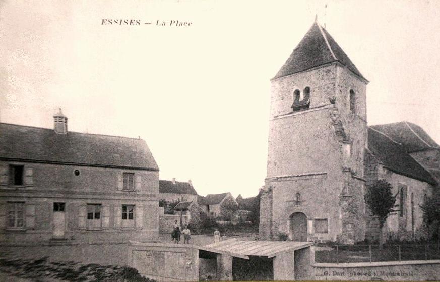 Essises (Aisne) CPA la place en 1918