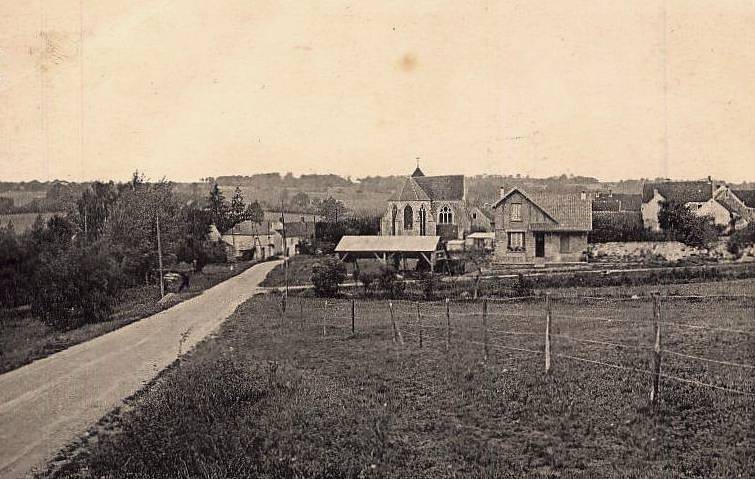 Essises (Aisne) CPA rue du Monument