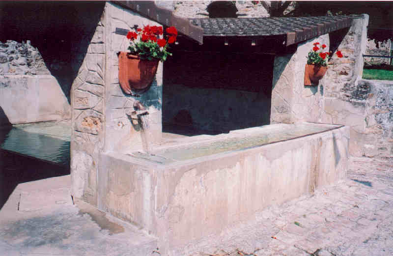 Essises (Aisne) Le lavoir près de la mairie