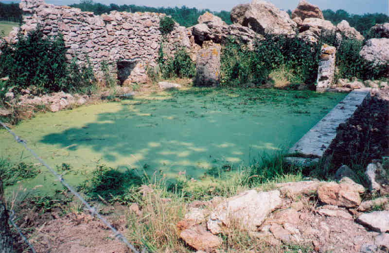 Essises (Aisne) lavoir des Caquerêts