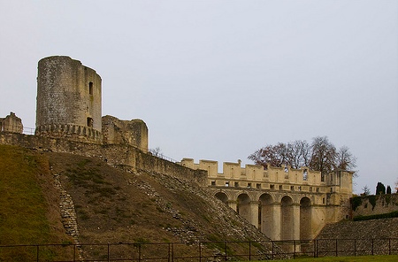 Fère-en-Tardenois (Aisne) le château, pont galerie