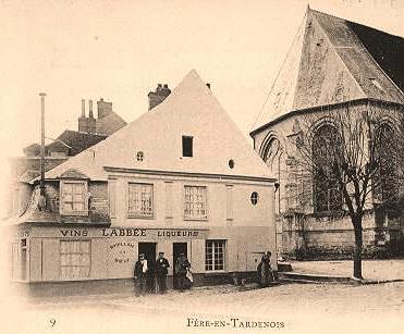 Fère-en-Tardenois (Aisne) CPA derrière l'église Sainte Macre