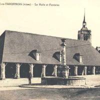 Fère-en-Tardenois (Aisne) CPA la halle et la fontaine