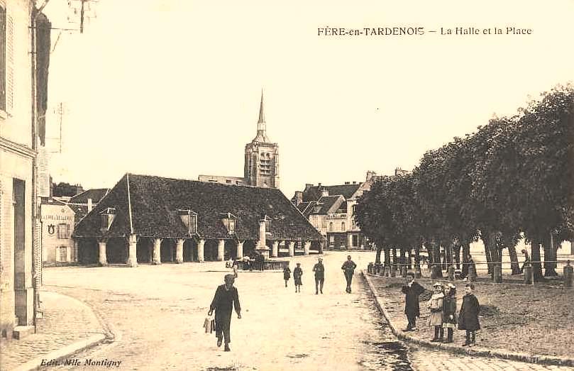 Fère-en-Tardenois (Aisne) CPA la halle et la place