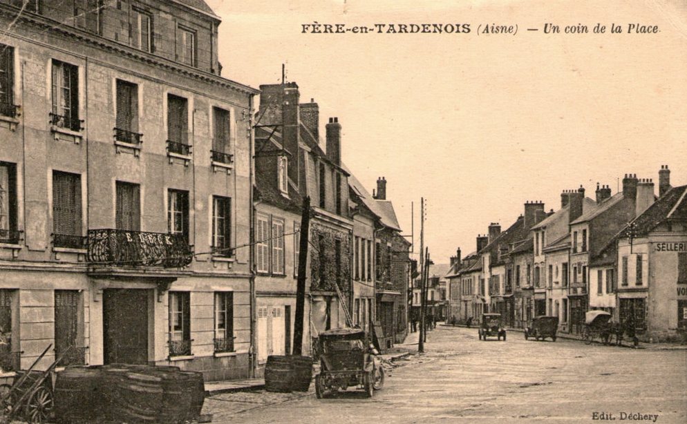 Fère-en-Tardenois (Aisne) CPA la place