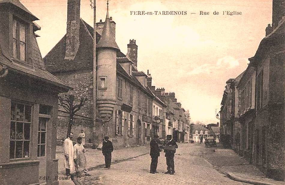 Fère-en-Tardenois (Aisne) CPA la rue de l'église