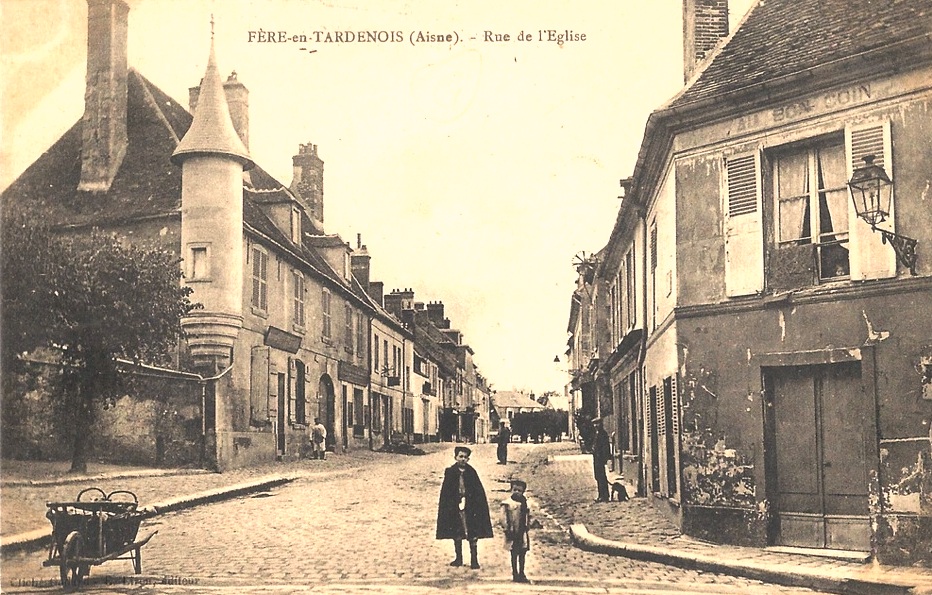 Fère-en-Tardenois (Aisne) CPA la rue  de l'église