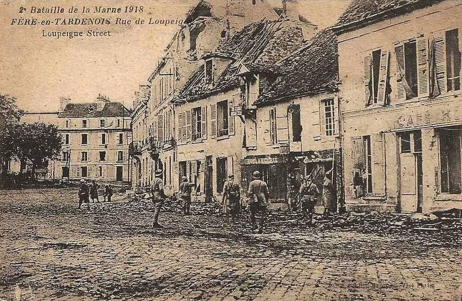 Fère-en-Tardenois (Aisne) CPA la rue de Loupeigne 14-18