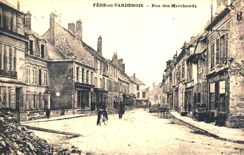 Fère-en-Tardenois (Aisne) CPA la rue des marchands 14-18
